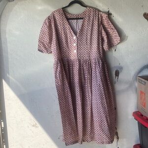 Elegant Button-Front Midi Dress in Pink